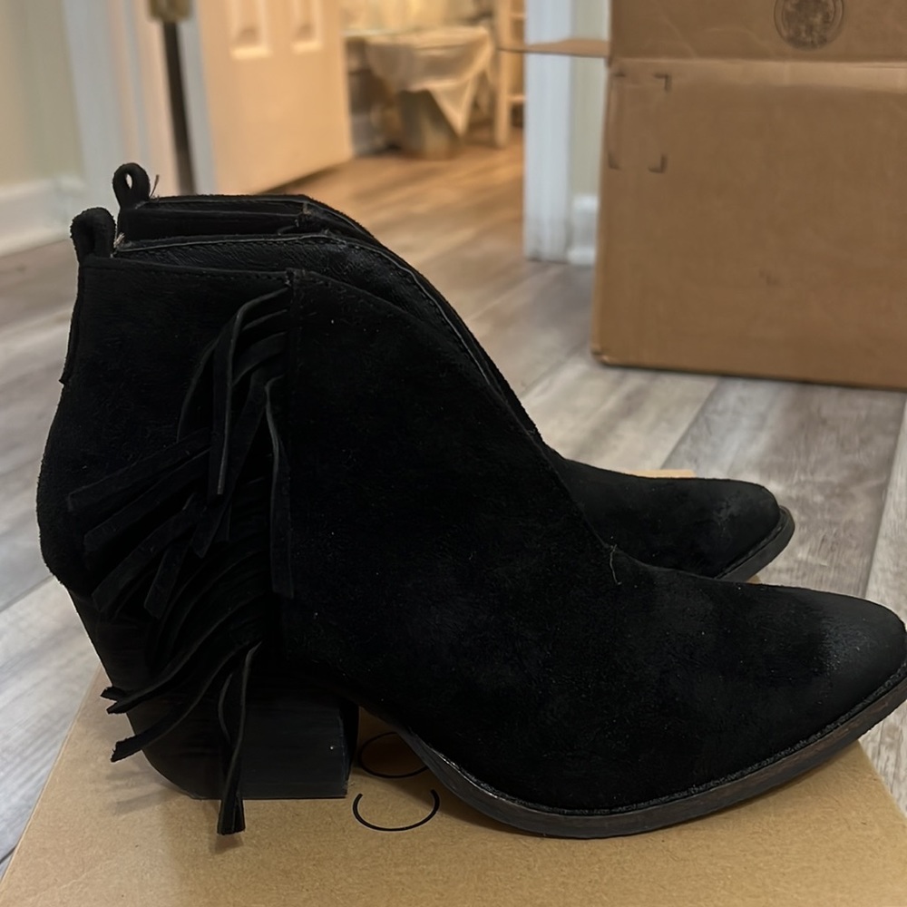 Black boots - Picture 2 of 4